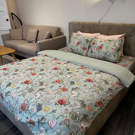 1 Bedroom Apartment Near Kadriorg Swan Pond Talin Exterior foto