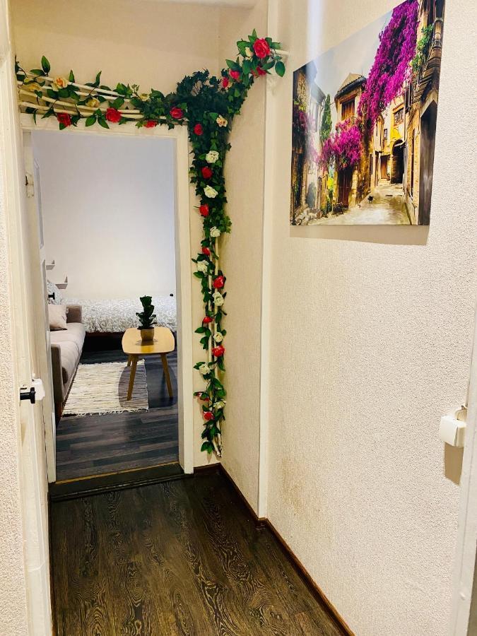 1 Bedroom Apartment Near Kadriorg Swan Pond Talin Exterior foto